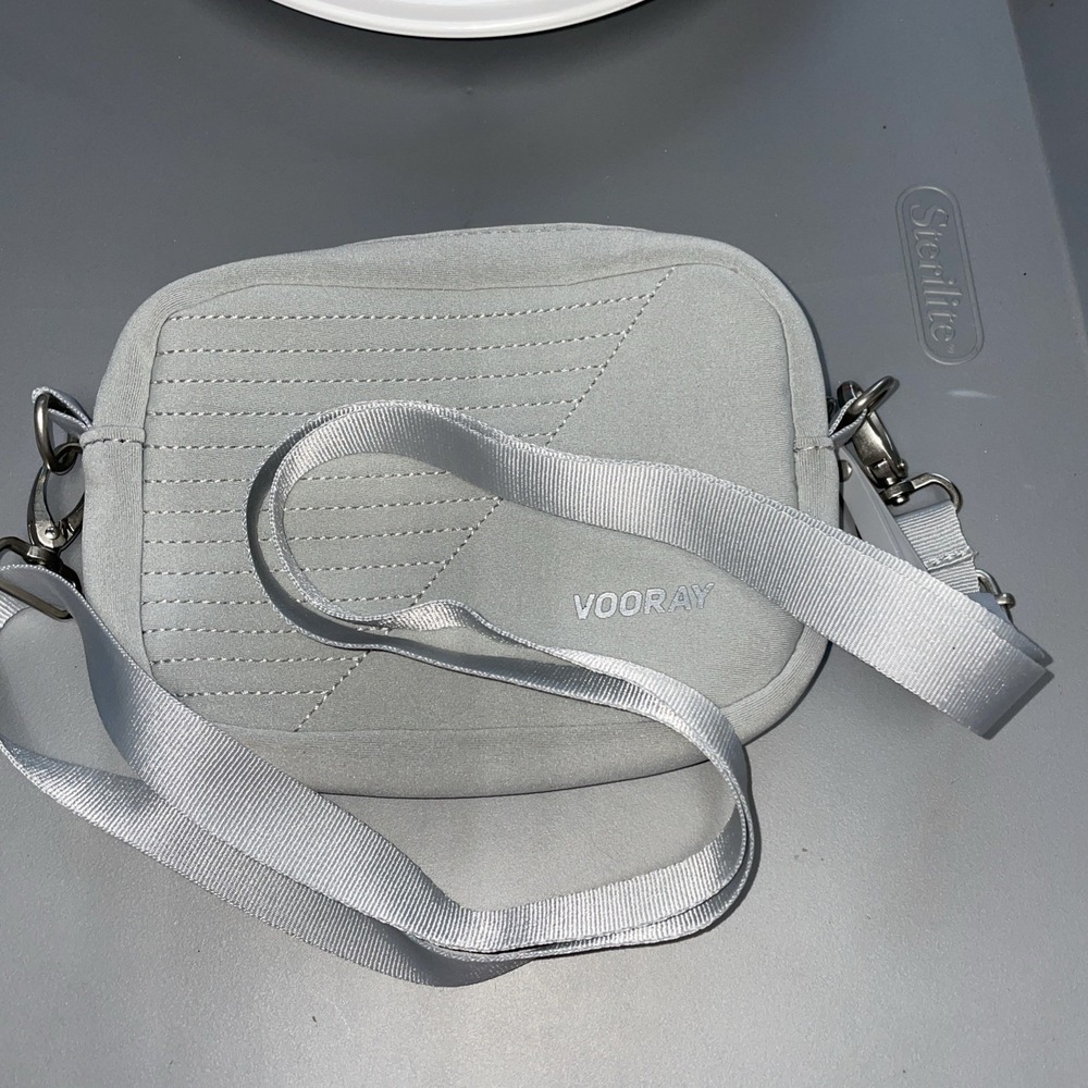 Vooray Crossbody Sidekick Moto Light Neoprene Gray Phone Bag Weather Resistant - Picture 8 of 10